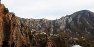 Чудеса армянской природы: каменный «лес» и пещеры Гориса Горис – армянская Каппадокия
